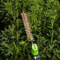 Taille-haie électrique Sans Fil Greenworks Pro à Long Manche De 80 V, 20 Po Avec 2 Batteries Et Chargeur -Greenworks Soldes 331068007 AlternateImage3 l